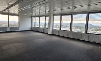            Moderne 245 m2 Bürofläche im 12.OG - ARES Tower
    