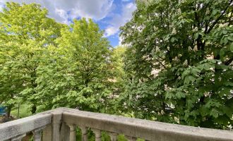            Charmante Altbauwohnung in Graz Geidorf: 4 Zimmer, 2 Balkone, Eichenparkett
    