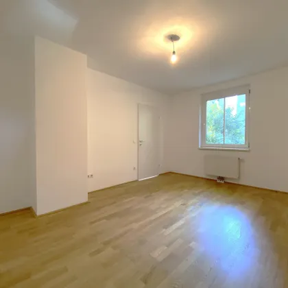 Moderne 2-Zimmerwohnung mit Balkon in zentraler Lage - Bild 2