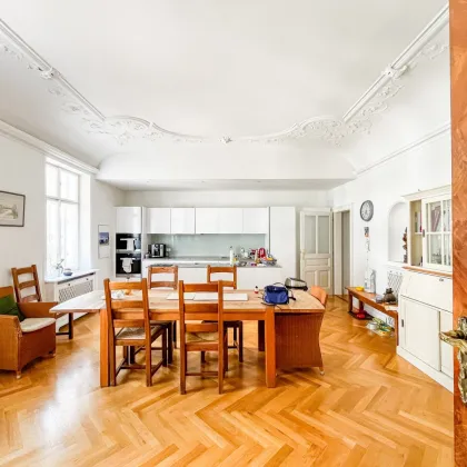 PRACHTVOLLE ALTBAUETAGE, 7-Zimmer-Wohnung in 1040 Wien - Perfekte Mischung aus Eleganz und Komfort - Bild 2