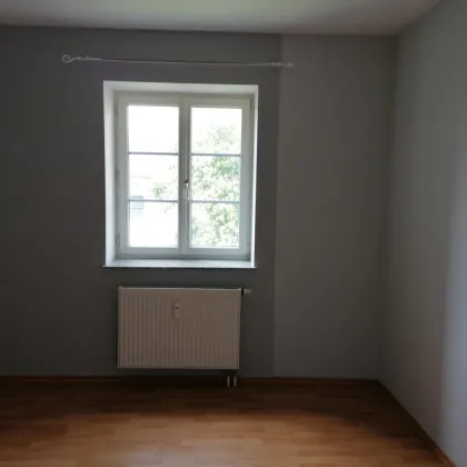 Freundliche 2-Zimmer-Wohnung mit möblierter Küche und Balkon in guter Wohnlage in Obernberg - Bild 2