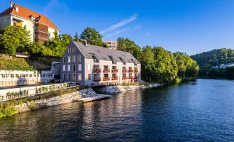 Ganz nach Ihren Wünschen: belagsfertiges, atemberaubendes Penthouse direkt am Wasser mit Bootsgarage!