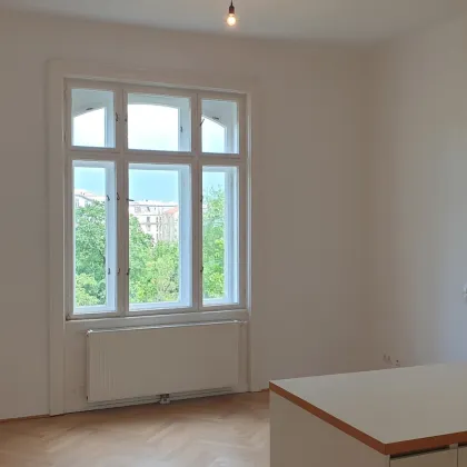 ALTBAUWOHNUNG mit KLEINEM BALKON und PARKBLICK - Bild 3