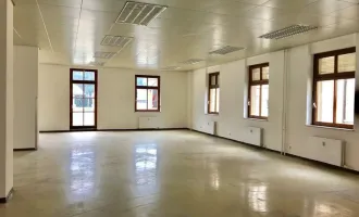 ++ Büro-, Praxishaus, Schulungszentrum in Zentrumslage +++