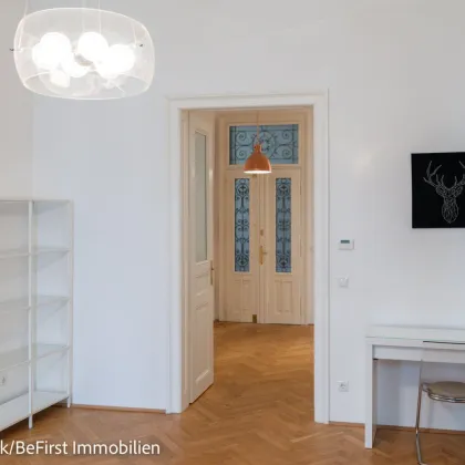 Neu Bieterverfahren: Altbau, sehr gut gepflegte und top sanierte Wohnung, Hofruhelage in sehr guter, urbaner Lage,  im Bieterverfahren zu erwerben - Bild 2