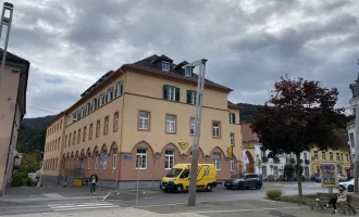 Büro mit toller Aussicht im Postgebäude am Hauptplatz in Bruck zu vermieten!