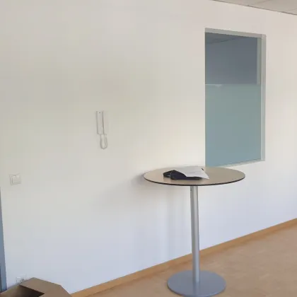 helles Büro in Bürohaus, PKW-Stellplatz - Bild 2