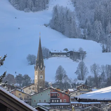 Top 1 VOLLMÖBLIERT & BEZUGSFERTIG mit Blick auf den Hahnenkamm - Bild 2