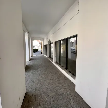 Gastro- oder Geschäftslokal in frequentierter Hauptstraße und historischen Gebäude! Unbefristete Hauptmiete mit Kundenparkplätzen! - Bild 3