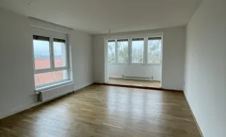 XL-2-Raumwohnung mit 18 m² Schlaf- u. 29 m² Wohnzimmer sowie einer zum Wintergarten umgebauten Loggia mit beeindruckender Aussicht !