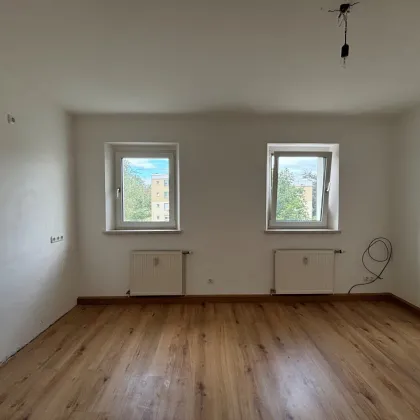 Einladendes Wohnambiente und praktische Raumaufteilung: gemütliche 2-Zimmer-Wohnung mit Grünblick bietet die perfekte Kombination aus naturnahem Wohnen und ausgezeichneter Infrastruktur in Stadtnähe! - Bild 2