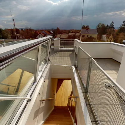 Lichtdurchflutete Neubauerstbezugswohnung mit großer Dachterrasse - inklusive Garagenstellplatz in der Nähe des Zentrums - Bild 3