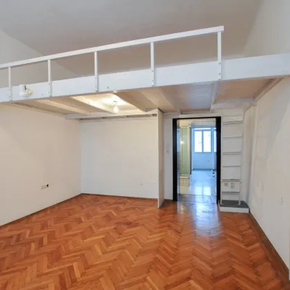 IDEALE KLEINWOHNUNG IN SCHÖNEM ALTBAU - 1,5 ZIMMER-WOHNUNG (SANIERUNGSBEDÜRFTIG) - Bild 2