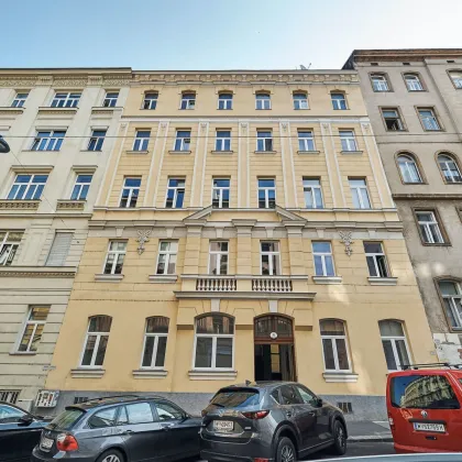 Sanierungsbedürftige Altbau-Wohnung in begehrter Lage - Bild 2