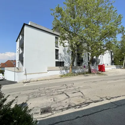 DIREKT im Zentrum Hollabrunn! **ERSTBEZUG** 3-Zimmer Wohnung mit LOGGIA und einem wunderschönen Ausblick zu verkaufen! - Bild 3