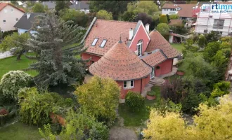 STYLISCHE ARCHITEKTENVILLA MIT TERRASSEN und NATURTEICH auf EIGENGRUND