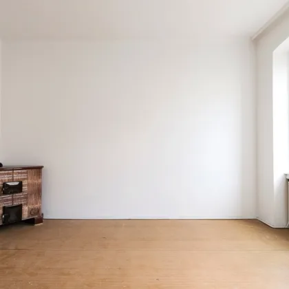 Sanierungsbedürftige Altbauwohnung | ca. 3,50 m Raumhöhe |  Zimmer/Schlafzimmer in den Innenhof gerichtet - Bild 2