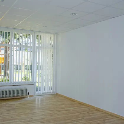 BARRIEREFREI - Großzügige helle Bürofläche/Atelier in zentraler Salzburger Stadtlage und Pkw-Tiefgaragenstellplätze - Bild 3