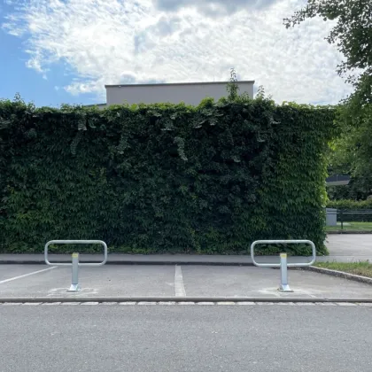 2 absperrbare neben einander liegende Freiparkplätze! Ein Plätzchen für Ihr Liebling! Das lästige Parkplatzsuchen hat ein Ende! Sofort verfügbar! Zinöggerweg / Spallerhof / Provisionsfrei!! - Bild 2