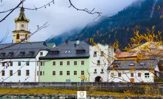 Historischer Stadtturm (Inntor, ehemals Brückentorturm) in Rattenberg / Tirol