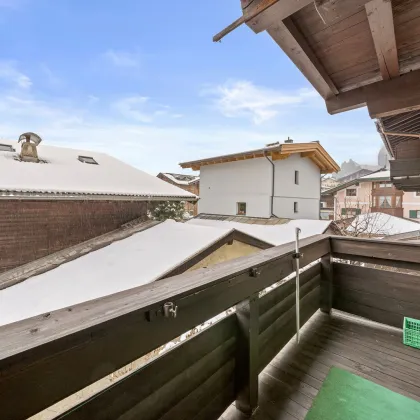 Winterthit mit Skistadl, Garage, Balkon und Streifblick! Mitten in Kitzbühel - Bild 3