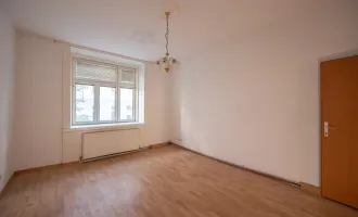 ++NEU++ Sanierungsbedürftige 3-Zimmer ALTBAUWOHNUNG in ruhiger Lage!