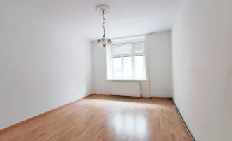 ++NEU++Renovierungsbedürftige 3-Zimmer ALTBAUWOHNUNG in ruhiger Lage!