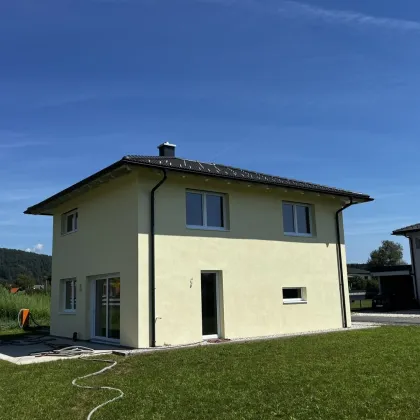 Belagsfertig, ökologische Massiv Holzbauweise, 818m² Grundstück in Klagenfurt Nähe, gespachtelt und 2 mal ausgemalen, jederzeit zu besichtigen. - Bild 2