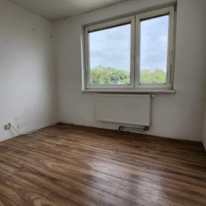 Unbefristete und geräumige 3-Zimmer-Wohnung mit Loggia! - Bild 3