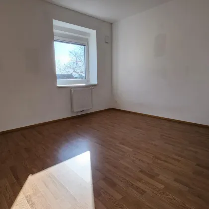 Unbefristete 3-Zimmer-Wohnung mit Loggia! - Bild 3