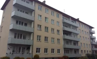 Bastlerhit! Unbefristete 2-Zimmer-Wohnung mit Balkon!