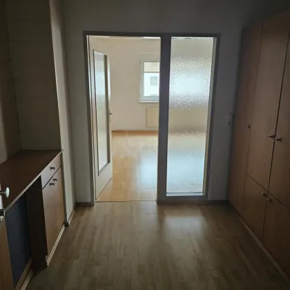 Unbefristete und geräumige 3-Zimmer-Wohnung mit Loggia! - Bild 3