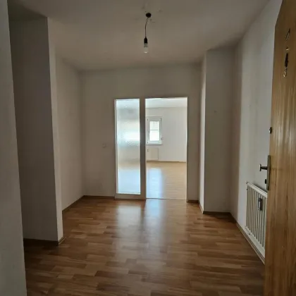 Geräumige und unbefristete 3-Zimmer-Wohnung mit Loggia - Bild 2