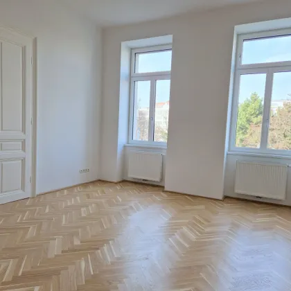 Traumhafte 2 Zimmer Erstbezugs-Altbauwohnung mit Loggia in zentraler Lage mit Parkblick! - Bild 2