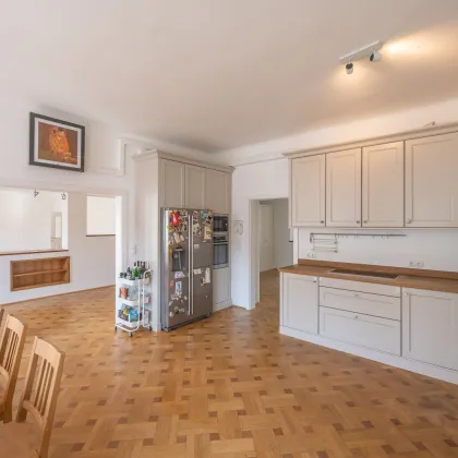 4,5 Zimmer Altbau-Wohnung mit hofseitiger Terrasse und KFZ-Stellplatz - Bild 2