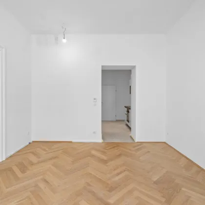 Erstbezug nach Sanierung | stilvolle Küche | 13m² Süd-Balkon |  lichtdurchflutet und modern | 3 Gehminuten zur U3 - Bild 3