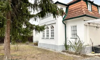 Stilvolles Jahrhundertwendehaus mit Charme, großen ebenen Garten und Altbaumbestand