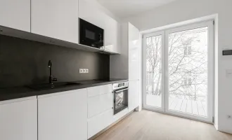 ERSTBEZUG // HELLE 2 ZIMMER DACHGESCHOSSWOHNUNG MIT BALKON // NÄHE DONAUKANAL UND TRIIIPLE // MODERNE MARKENKÜCHE MIT GERÄTEN