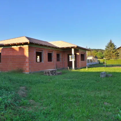 2024 im stilvollen EIGENHEIM, moderner Bungalow - sonnige Lage, großer Garten, Carport - Bild 2