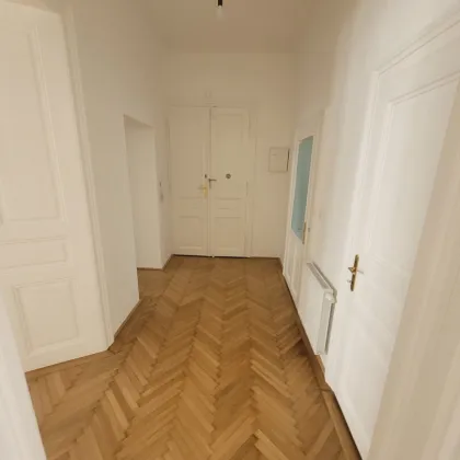 3 ZIMMER WOHNUNG IN EINEM CHARMANTEN ALTBAU IM SERVITENVIERTEL - Bild 3