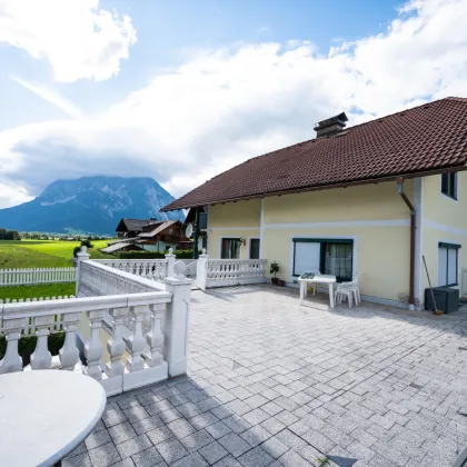 Ein-Zweifamilienhaus mit Swimmingpool, XXL-Terrasse, Doppelgarage, einzigartigem Grimmingblick und Zweitwohnsitzgenehmigung - Bild 3