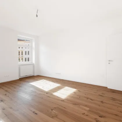 GROSSE 2 ZIMMER // ALTBAUWOHNUNG // NÄHE LEIPZIGER PLATZ - U6 JÄGERSTRASSE // ERSTBEZUG // - Bild 2