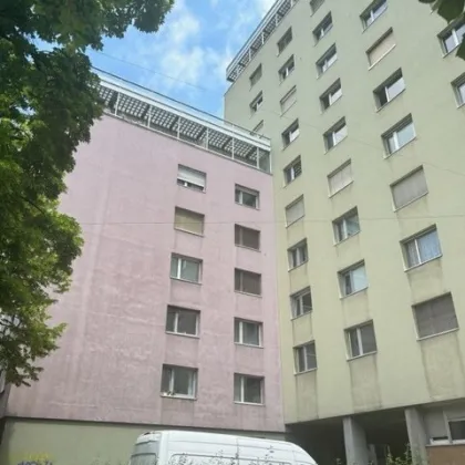 3 Zimmer Dachgeschosswohnung mit Blick über die Stadt - Bild 3