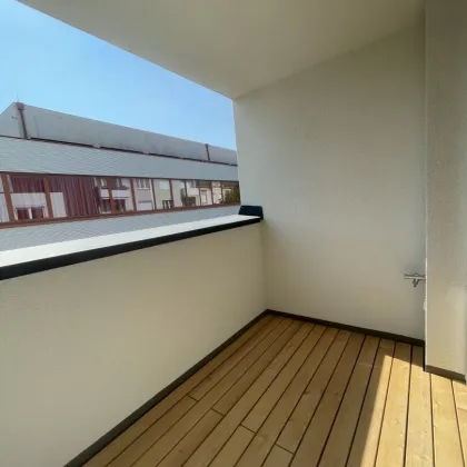 Provisionsfrei! Wohnung mit Loggia, 3 Zimmer, zentrale Lage, Tiefgaragenstellplatz - Bild 3