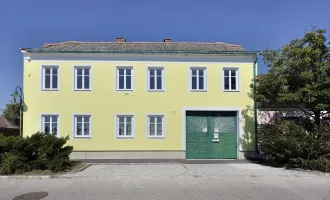 Sanierungsbedürftiges Bauernhaus mit Stallungen und Stadel