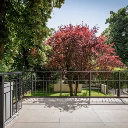 Luxusaltbauetage mit Terrasse, Eigengarten und Garage in historischer Stilvilla - Bild 2