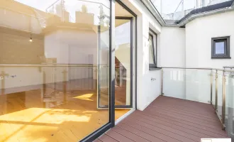 *Erstbezug* Dachgeschosswohnung mit Balkon und Dachterrasse!