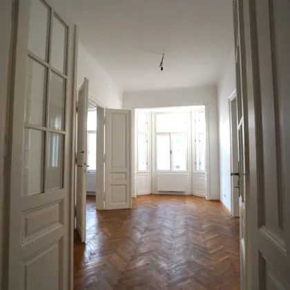 Sehr schöne Etagenwohnung mit hofseitiger Loggia - Bild 3