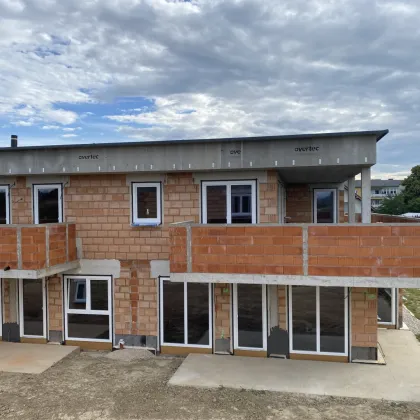 Eigenheim mit  Dachterrasse und Begrünung, Estrich bereits fertig - Bild 3