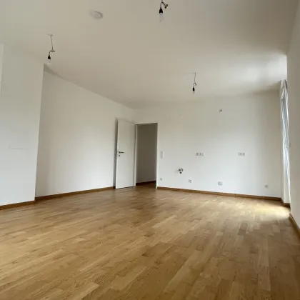 Willkommen in dieser 3 Zimmerwohnung mit großer Terrasse ausgestattet und am Mühlwasser gelegen - Bild 2